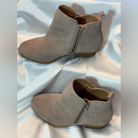 EUC Jovi-Girl Suede Western Inspired Booties - Picture 4 of 9